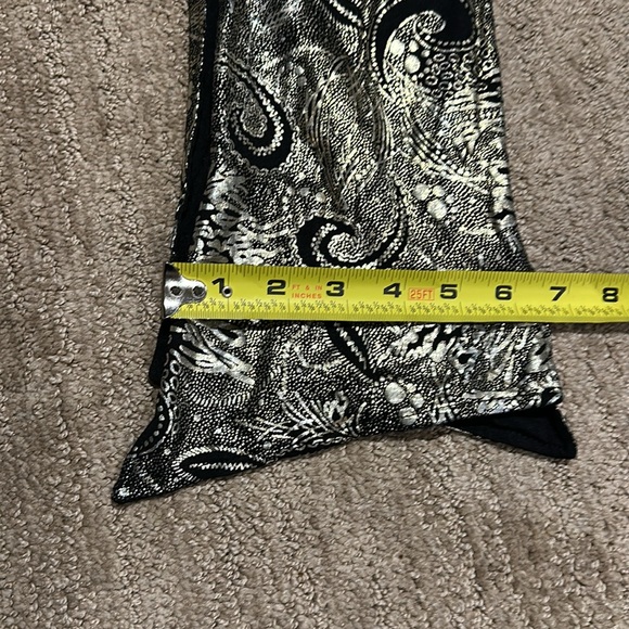 Beautiful lot of designer scarfs selling as a bundle - Picture 4 of 17